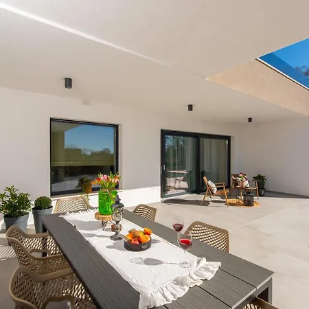 Peaceful Family Fun & Pool-villa Boni Domini Villa Zminj