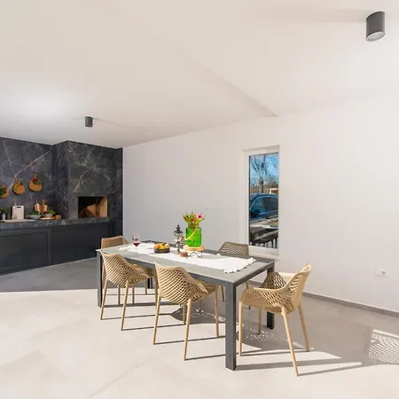 Peaceful Family Fun & Pool-villa Boni Domini