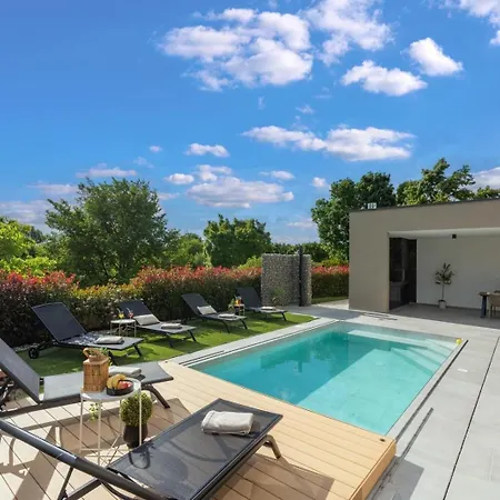 Peaceful Family Fun & Pool-villa Boni Domini Villa