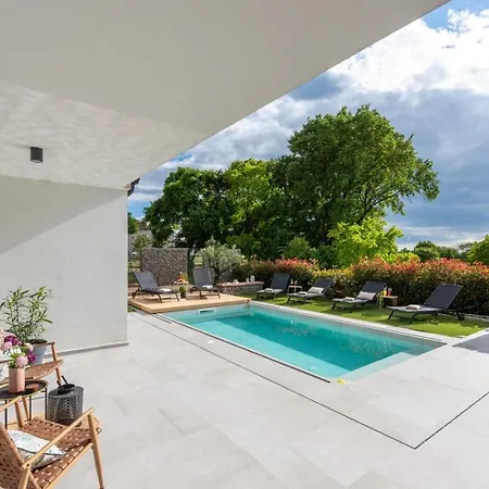 Peaceful Family Fun & Pool-villa Boni Domini Villa *