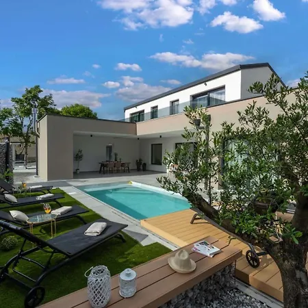 Boni Domini Villa *