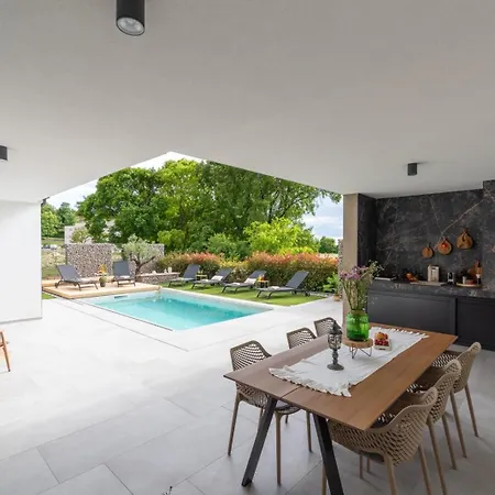 Peaceful Family Fun & Pool-villa Boni Domini *